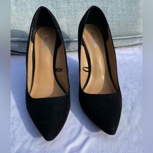 Express Black Pointed-Toe Suede Pumps
